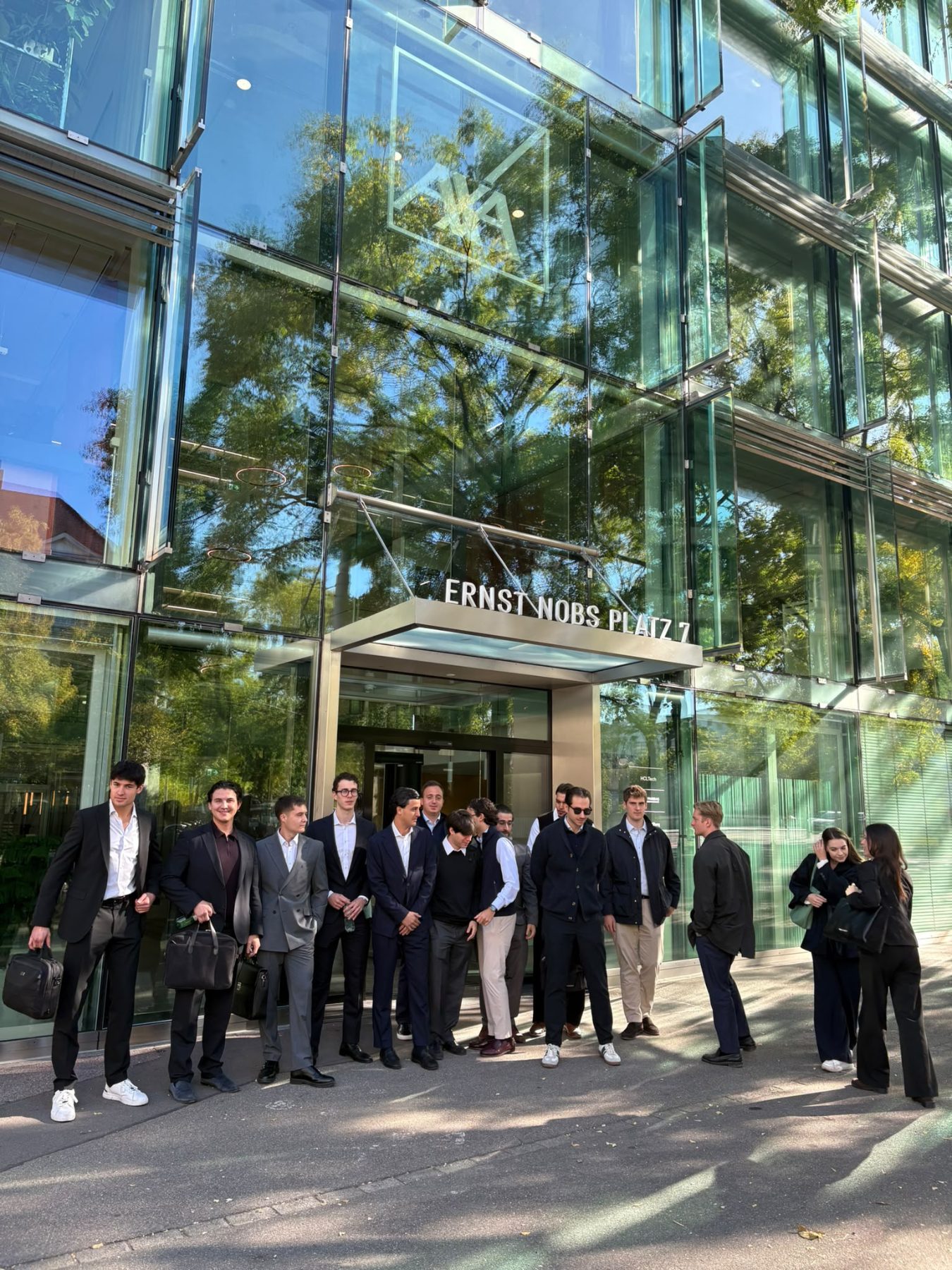 Gruppenfoto beim Besuch von BNP Paribas Real Estate